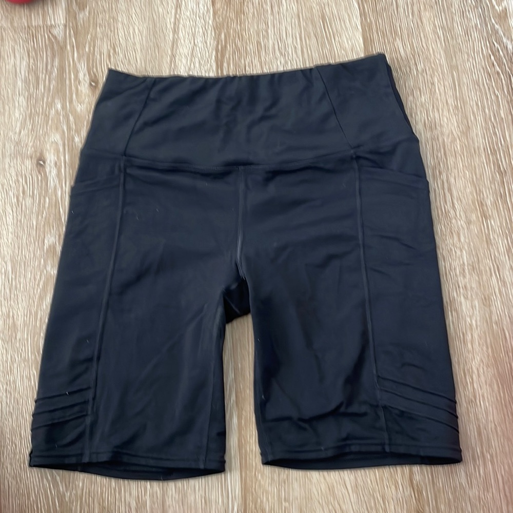 Oiselle black bike shorts with pockets
